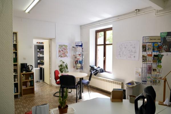 IMMEUBLE A USAGE DE BUREAUX OU AUTRES...