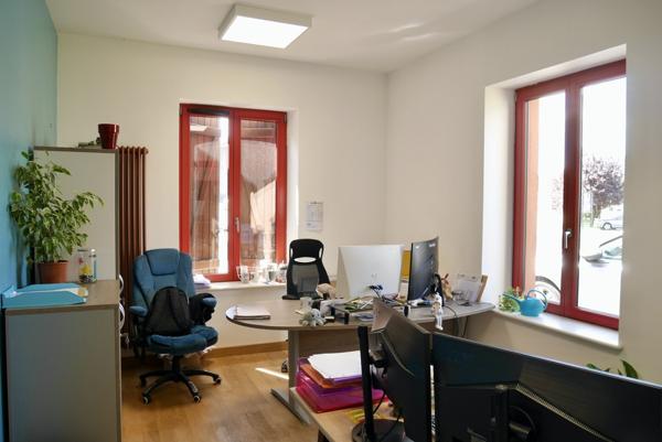 IMMEUBLE A USAGE DE BUREAUX OU AUTRES...