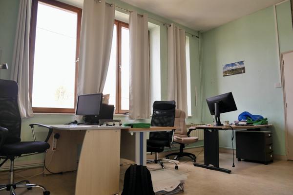 IMMEUBLE A USAGE DE BUREAUX OU AUTRES...