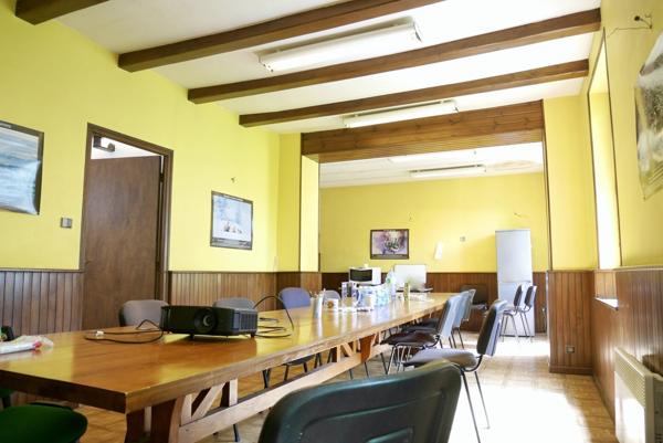 IMMEUBLE A USAGE DE BUREAUX OU AUTRES...