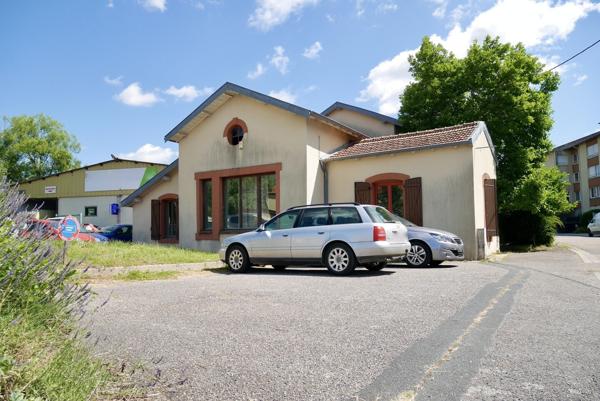 IMMEUBLE A USAGE DE BUREAUX OU AUTRES...