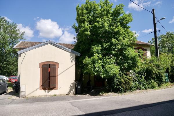 IMMEUBLE A USAGE DE BUREAUX OU AUTRES...