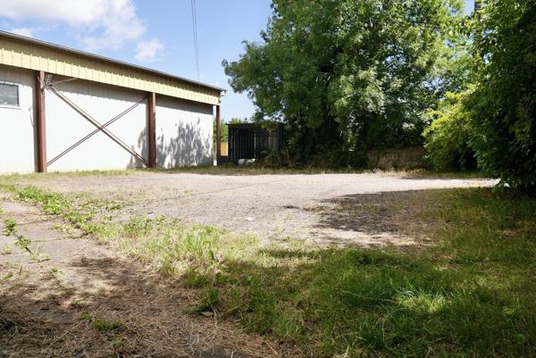 IMMEUBLE A USAGE DE BUREAUX OU AUTRES...