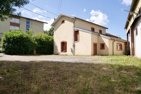 IMMEUBLE A USAGE DE BUREAUX OU AUTRES...