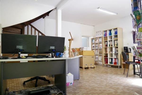 IMMEUBLE A USAGE DE BUREAUX OU AUTRES...