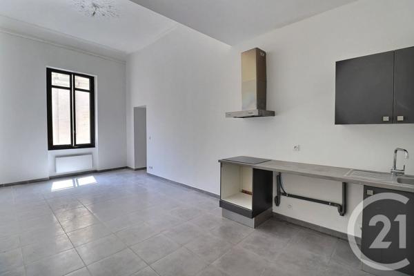 Appartement T3 à vendre  6 pièces - 59,18 m 2   CARPENTRAS  - 84