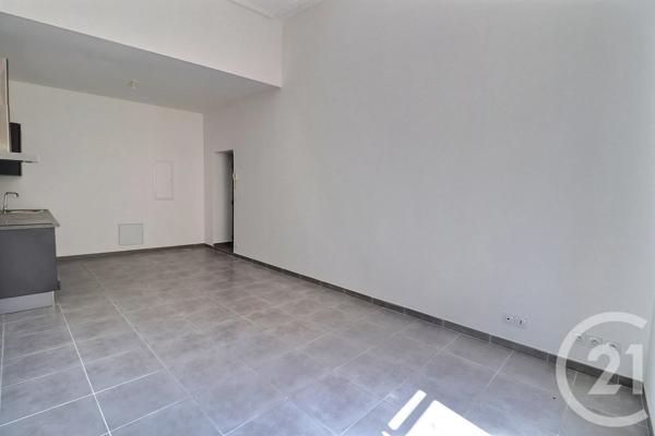 Appartement T3 à vendre  6 pièces - 59,18 m 2   CARPENTRAS  - 84