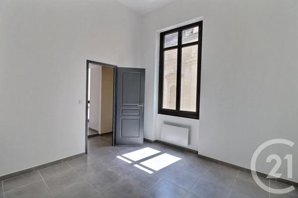 Appartement T3 à vendre  6 pièces - 59,18 m 2   CARPENTRAS  - 84