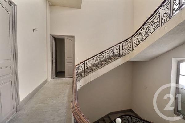Appartement T3 à vendre  6 pièces - 59,18 m 2   CARPENTRAS  - 84