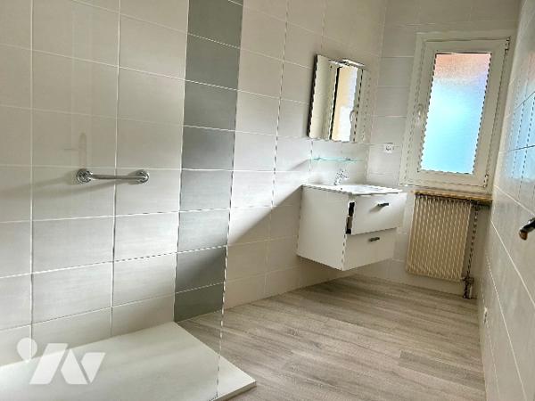 DERNIER ÉTAGE - Appartement T3 d'env. 95 m² à vendre à GAP 05000 avec cave, parking couvert ...