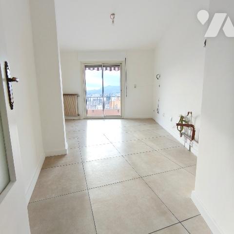 DERNIER ÉTAGE - Appartement T3 d'env. 95 m² à vendre à GAP 05000 avec cave, parking couvert ...