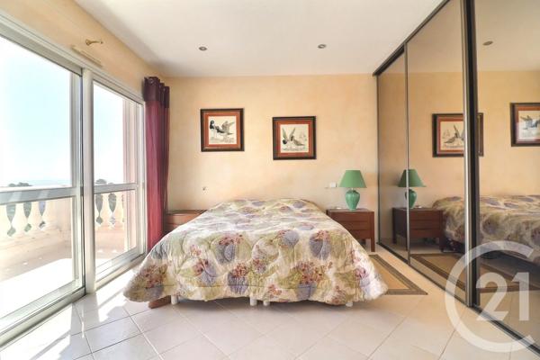 Maison à vendre  6 pièces - 245 m 2   FREJUS  - 83