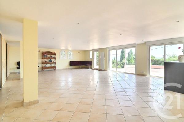 Maison à vendre  6 pièces - 245 m 2   FREJUS  - 83