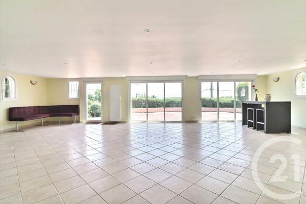 Maison à vendre  6 pièces - 245 m 2   FREJUS  - 83
