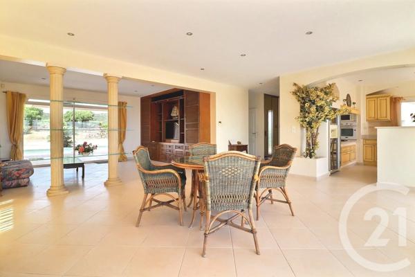 Maison à vendre  6 pièces - 245 m 2   FREJUS  - 83