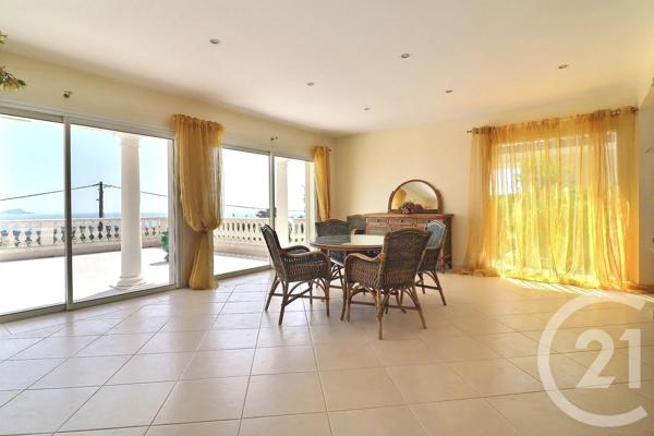 Maison à vendre  6 pièces - 245 m 2   FREJUS  - 83