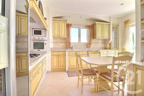 Maison à vendre  6 pièces - 245 m 2   FREJUS  - 83