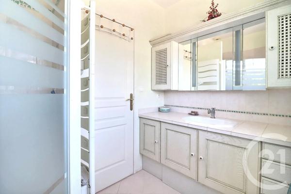 Maison à vendre  6 pièces - 245 m 2   FREJUS  - 83