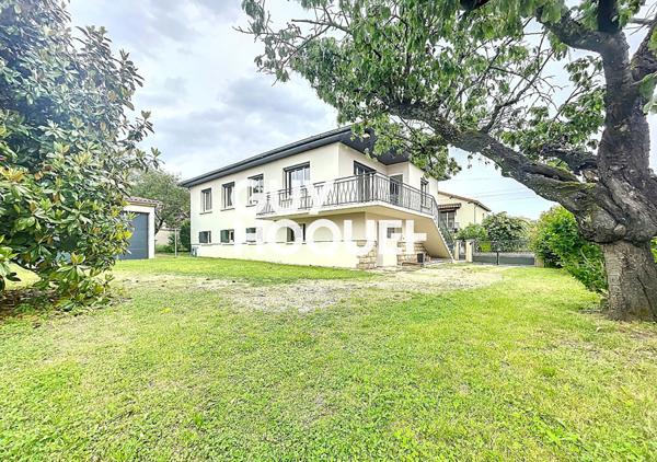 Villa 4 Chs + Bureau et Double Garage avec 600 m² de terrain environ - 71850 CHARNAY LES MACON