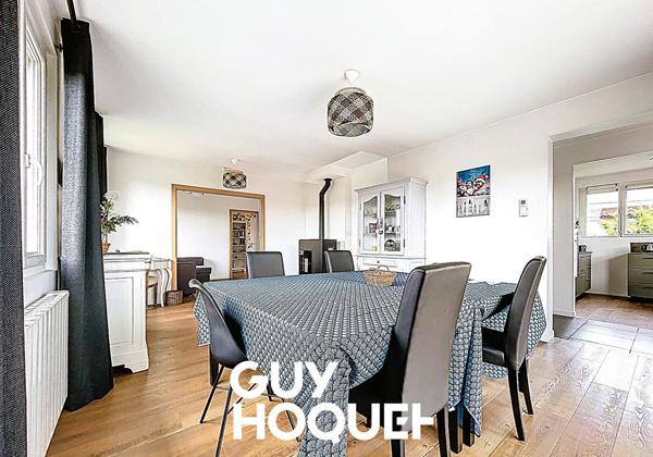 Villa 4 Chs + Bureau et Double Garage avec 600 m² de terrain environ - 71850 CHARNAY LES MACON