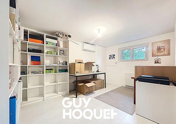 Villa 4 Chs + Bureau et Double Garage avec 600 m² de terrain environ - 71850 CHARNAY LES MACON