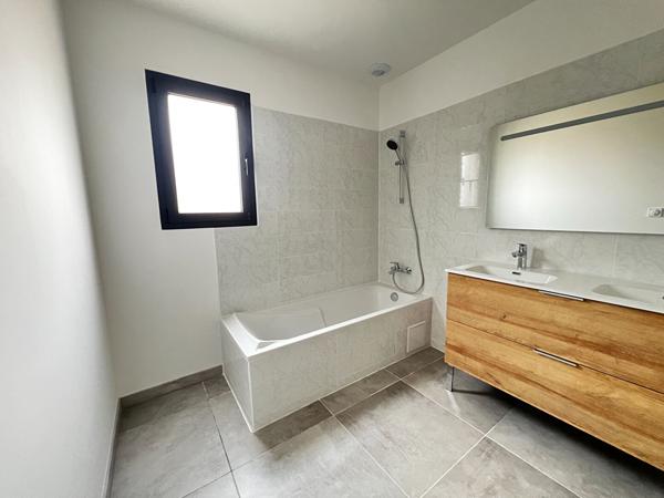A LOUER - LAVERNOSE LACASSE - Maison 4 pièces 98 m² avec cuisine équipée, climatisation réversible et garage - G1200-FG