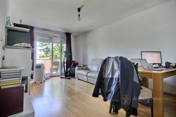 Vente                                                      Appartement
                        
                     3 pièces                      63 m2                     à Créteil