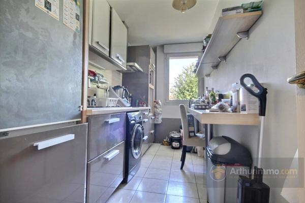Vente                                                      Appartement
                        
                     3 pièces                      63 m2                     à Créteil