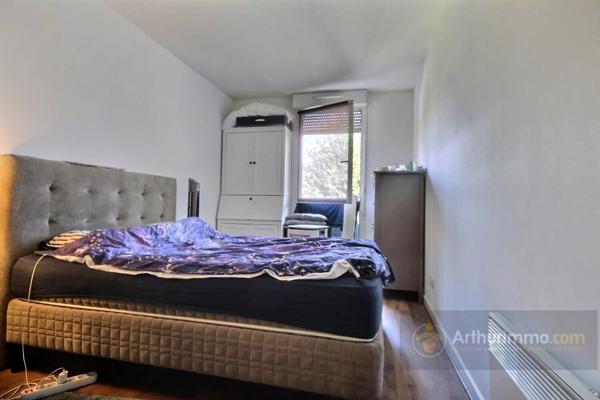 Vente                                                      Appartement
                        
                     3 pièces                      63 m2                     à Créteil