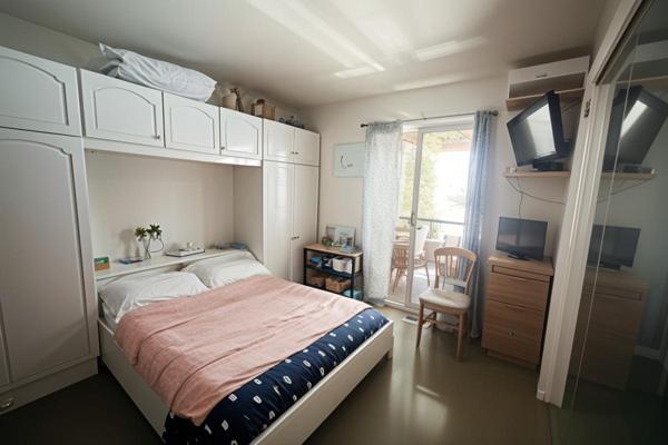 À vendre : Maison familiale avec piscine, jardin et vue imprenable à La Tour-d'Aigues