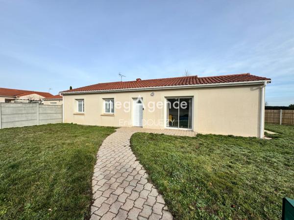 Maison à CHEMILLE-EN-ANJOU, 49120 - 4 pièces 77m²
