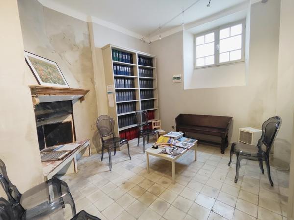 Cucuron, belle demeure de village avec toit terrasse