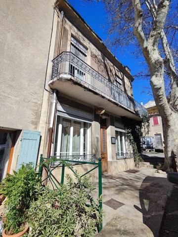 Cucuron, belle demeure de village avec toit terrasse