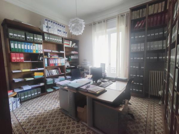 Cucuron, belle demeure de village avec toit terrasse