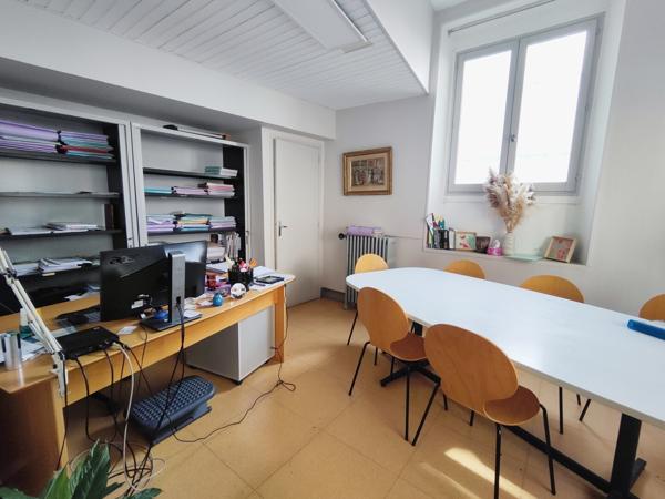 Cucuron, belle demeure de village avec toit terrasse