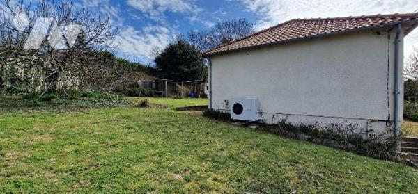 Maison à Vendre à Thouars (79100) en Deux-Sèvres (79)

Cette maison dispose d'une surface hab...