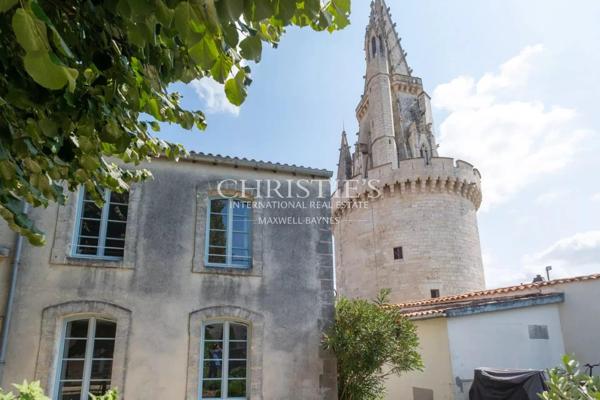 Maison d’exception, 70 m² sur 2 étages, au pied de la Tour de la Lanterne de La Rochelle