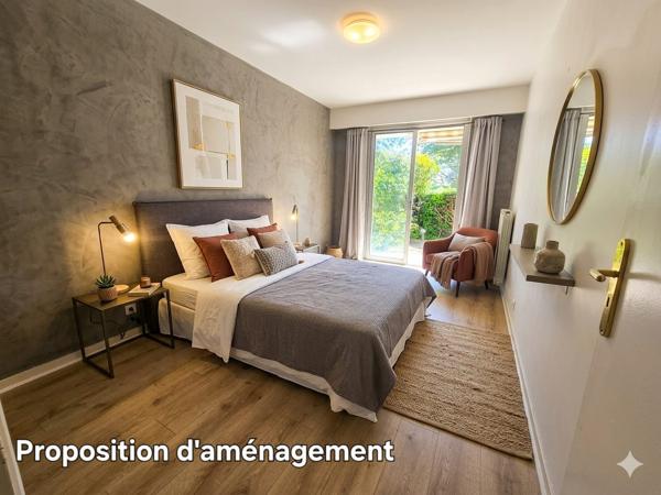 A VENDRE - NICE / CORNICHE FLEURIE : Grand 2 pièces de 57m2 avec extérieur. Fort potentiel !