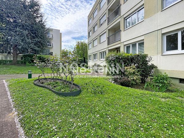 À vendre spacieux 3 pièces de 72.82 m2 au dernier étage avec ascenseur à Bois d'Arcy