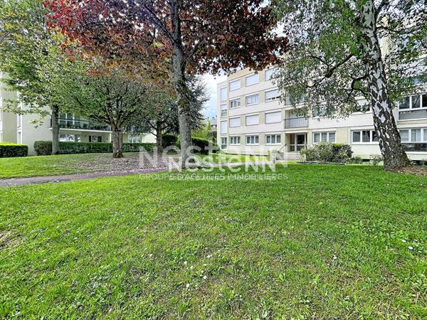 À vendre spacieux 3 pièces de 72.82 m2 au dernier étage avec ascenseur à Bois d'Arcy