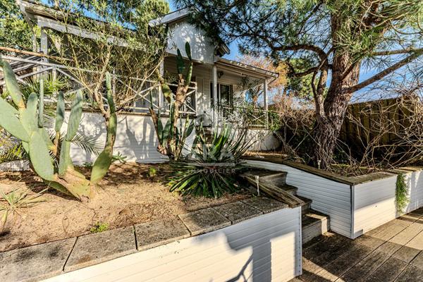 Maison bardage bois de 65 m². 2 chambres .garage .calme, jardin et terrasse