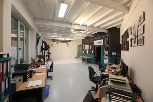 Local professionnel avec bureaux