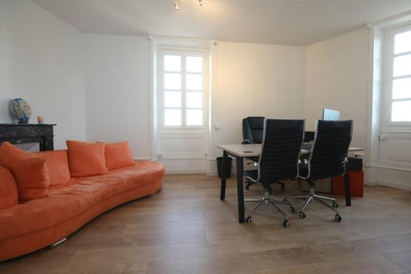 Local professionnel avec bureaux
