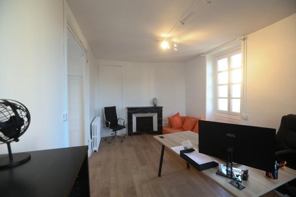 Local professionnel avec bureaux