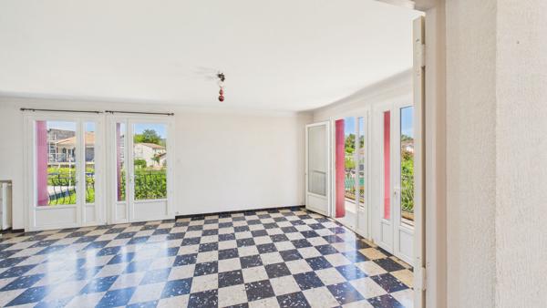 Morières-lès-Avignon villa de 185 m² avec 2 logements indépendants, garage et potentiel locatif Morieres les avignon