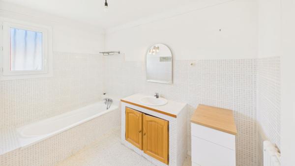 Morières-lès-Avignon villa de 185 m² avec 2 logements indépendants, garage et potentiel locatif Morieres les avignon