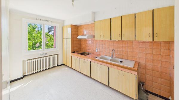 Morières-lès-Avignon villa de 185 m² avec 2 logements indépendants, garage et potentiel locatif Morieres les avignon
