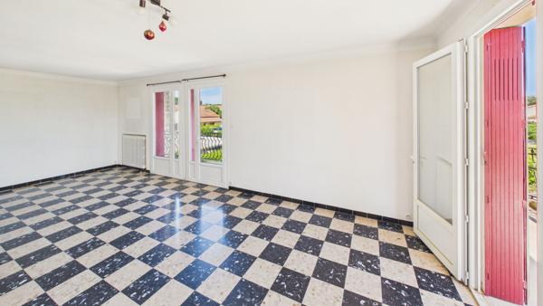 Morières-lès-Avignon villa de 185 m² avec 2 logements indépendants, garage et potentiel locatif Morieres les avignon