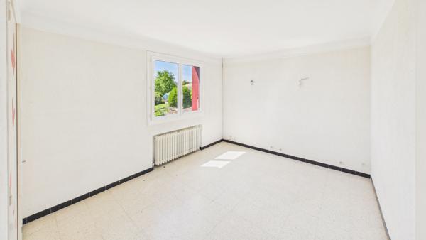 Morières-lès-Avignon villa de 185 m² avec 2 logements indépendants, garage et potentiel locatif Morieres les avignon