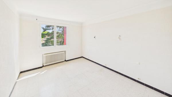 Morières-lès-Avignon villa de 185 m² avec 2 logements indépendants, garage et potentiel locatif Morieres les avignon